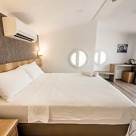 Dekatria Rooms&aparts 酒店