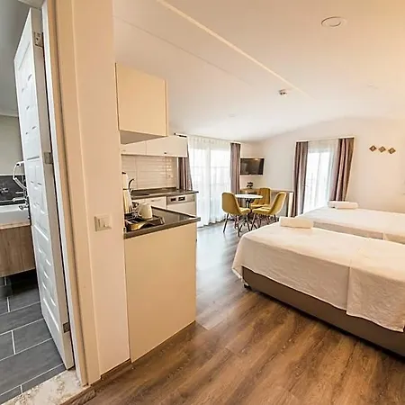 Hotel Dekatria Rooms&aparts 3*
